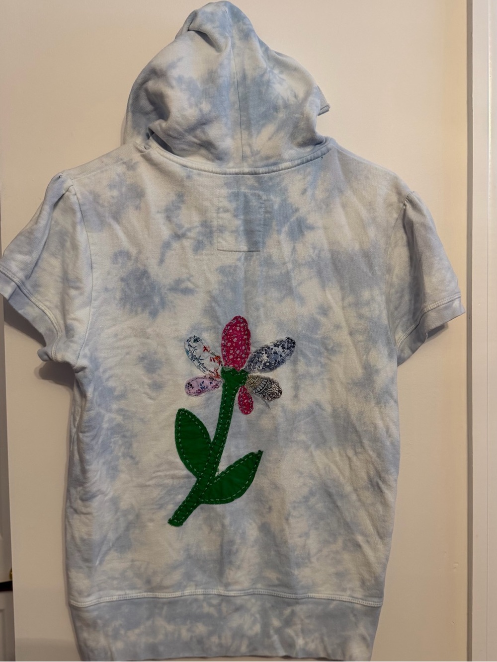 Women’s  Tie-Dye Short Sleeve Hoodie with Appliqué Flower - Light Blue